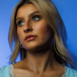 Elle Sloan