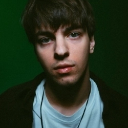 Исполнитель: гліб співає