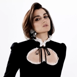 Исполнитель: MONA