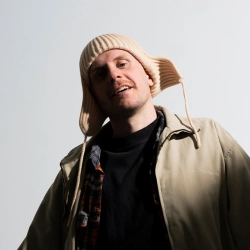 Исполнитель: ШкольниК