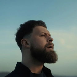 Исполнитель: SUROV