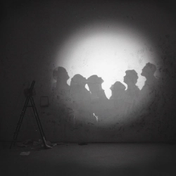 Бонд с кнопкой - Мало было